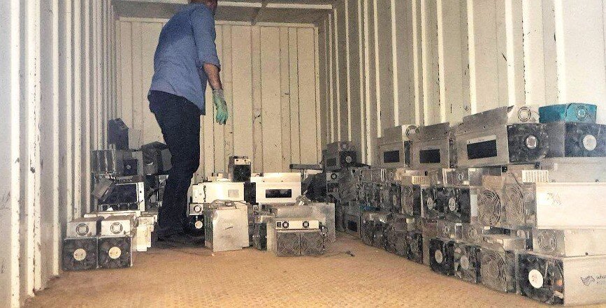 ۱۰ دستگاه استخراج ارز دیجیتال غیرمجاز در قم کشف شد